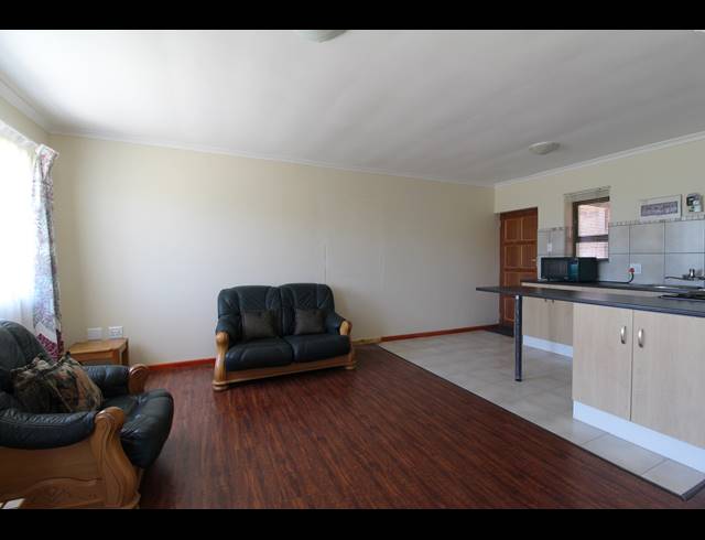 2 BEDROOM APARTMENT TO LET IN KLEINMOND CENTRAL